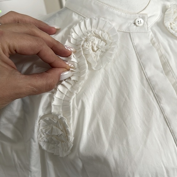 BCBGMAXAZRIA Ivory Rosette Fitted Dress Shirt Size L - Picture 9 of 12